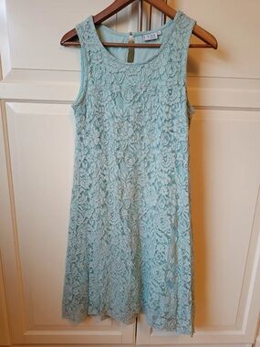 EUC SIMPLY NOELLE Elegant Lace Dress w/ Cut Out Details, Sleeveless w/Lining